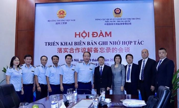 Đẩy mạnh hợp tác giữa Tổng cục Quản lý Thị trường với Tổng cục Quản lý Giám sát Thị trường Nhà nước Trung Quốc về Bảo vệ quyền sở hữu trí tuệ, an toàn thực phẩm, bảo vệ quyền lợi người tiêu dùng. (Ảnh: Đức Duy/Vietnam+)