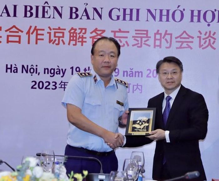 Ông Trần Hữu Linh và ông Huống Húc tại buổi hội đàm. (Ảnh: Đức Duy/Vietnam+)