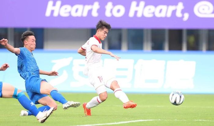 Các tuyển thủ trẻ Việt Nam rút ra nhiều bài học trong trận thắng dễ Mông Cổ 4-2. Ảnh: VFF.
