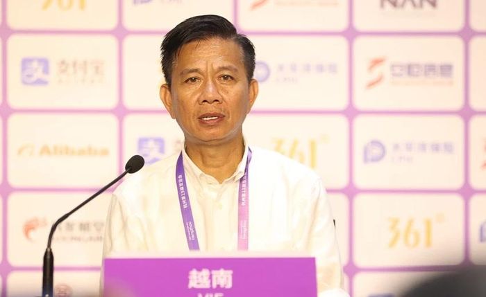 HLV Hoàng Anh Tuấn tự tin các học trò sẽ lấy điểm trước đối thủ lớn từ Tây Á. Ảnh: VFF.