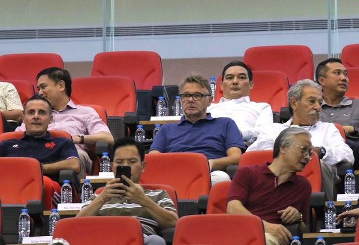 HLV Troussier cùng các trợ lý cũng có mặt tại sân Mỹ Đình hôm 20/9 (Ảnh: TH)