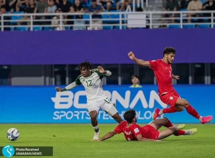 Olympic Iran (đỏ) mạnh hơn cả Olympic Saudi Arabia