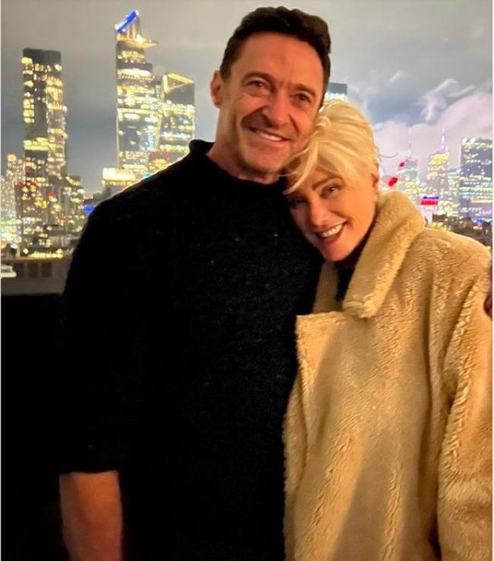 Hugh Jackman đăng bức ảnh 2 vợ chồng anh trên Instagam