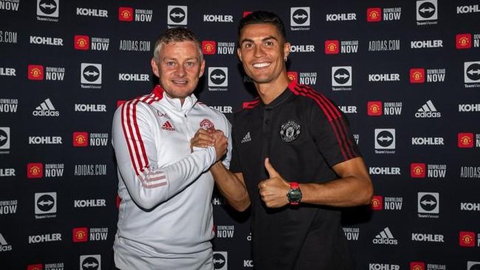 Ole Solskjaer thừa nhận sai lầm với Ronaldo.