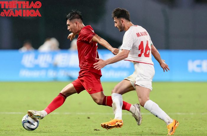 Olympic Việt Nam vẫn còn cơ hội đi tiếp dù đã thua đậm Olympic Iran.Ảnh: Hoàng Linh