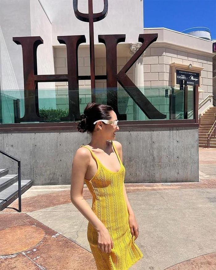 Khi được hỏi về tin đồn sinh con khi xuất hiện trên một sân khấu ca nhạc vào tháng 6/2023, Bảo Anh lấp lửng: "Bây giờ sinh em bé thì mọi người có yêu Bảo Anh không? Không sinh thì có yêu không?" và khi khán giả đồng loạt nói "có" thì cô tiếp: "Vậy thôi cứ tập trung yêu đi!". (Ảnh: FBNV)