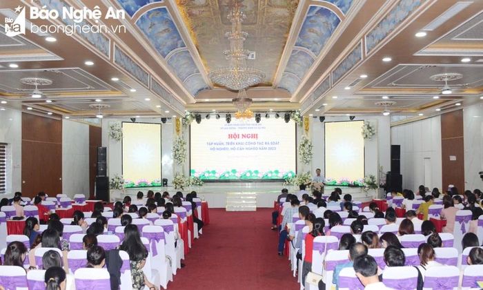  Toàn cảnh hội nghị tập huấn triển khai công tác rà soát hộ nghèo, hộ cận nghèo năm 2023. Ảnh: Thành Chung 