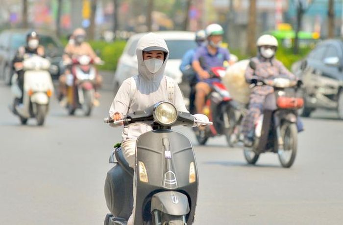 Miền Bắc nắng nóng kéo dài hết tuần này với nền nhiệt cao đến 35 độ C.