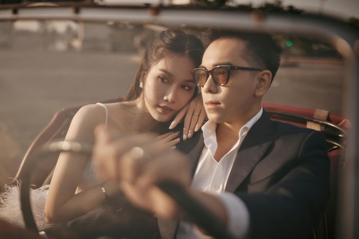 Phương Anh tiết lộ cặp đôi đã yêu đương nhau 1 năm trước khi đi đến quyết định về chung nhà trong năm 2023. Dù chênh lệch 4 tuổi nhưng doanh nhân Đức Hồ được khen ngợi bởi ngoại hình bảnh bao, "xứng đôi vừa lứa" với bạn gái là Á hậu.