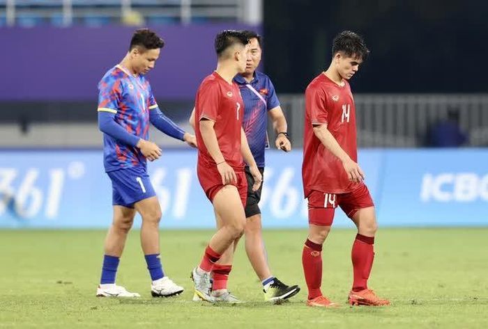 Olympic Việt Nam liệu có thể vượt qua cánh cửa hẹp để đi tiếp? (ảnh: Hoàng Linh)