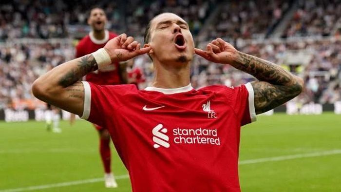 Nunez tỏa sáng với cú đúp vào lưới Newcastle khi vào sân từ ghế dự bị.
