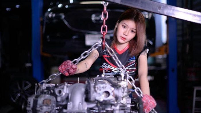 - Video Hoa hậu Tiểu Vy khoe dáng bên xe tay ga Yamaha Grande. Nguồn: Yamaha Việt Nam.