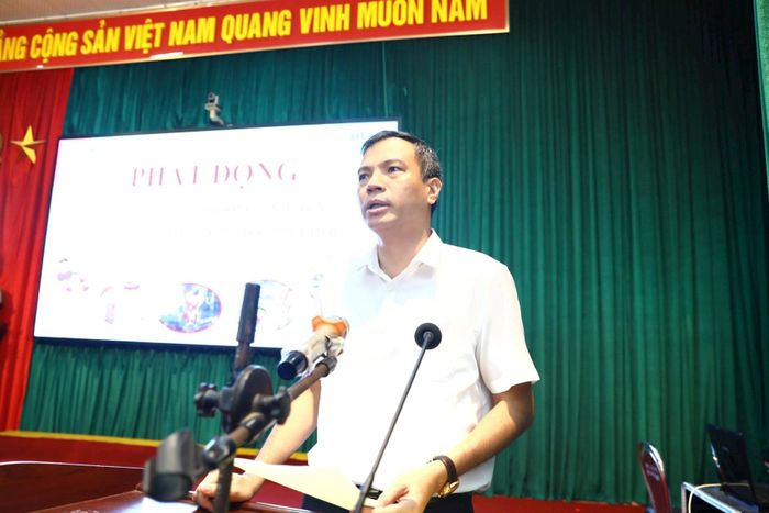 Phó Chủ tịch UBND huyện, Trưởng ban Chăm sóc sức khỏe ban đầu huyện Hoài Đức Nguyễn Trung Thuận phát biểu tại lễ phát động.