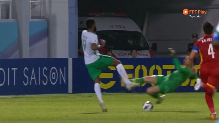 Tình huống Văn Chuẩn nhận thẻ đỏ ở trận thua U23 Saudi Arabia