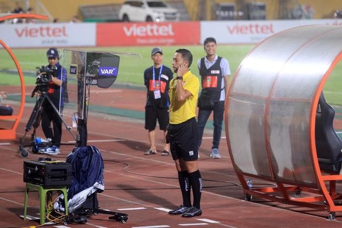 VAR sẽ được áp dụng tối đá 4 trận/vòng tại V-League 2023/24 (Ảnh: Hiệp Hoàng)