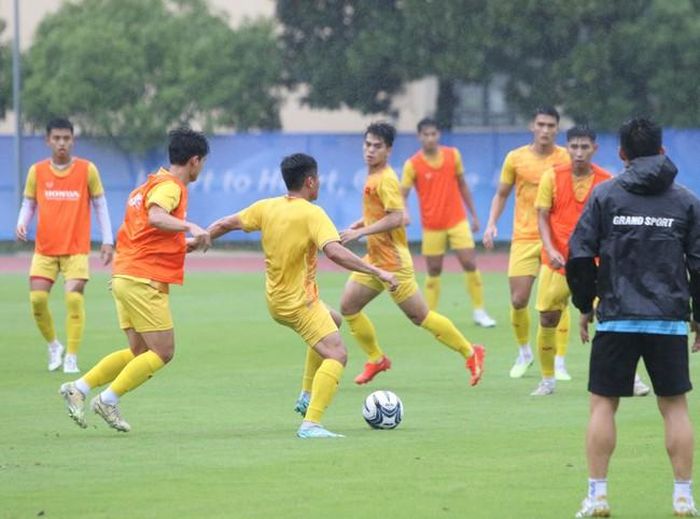Văn Khang cùng đồng đội dồn sự tập trung tối đa cho trận gặp Ả rập Xê Út. Ảnh: Nhật Đoàn/VFF