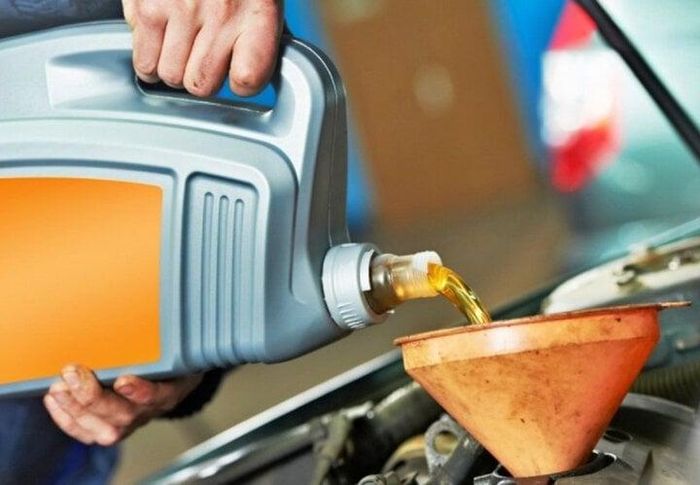 Dầu nhớt là một trong những loại chất lỏng không thể thiếu đối với xe ô tô. (Ảnh minh họa).