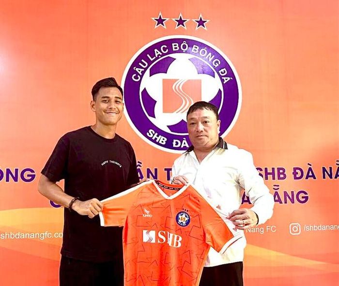 Thanh Hoàng ra mắt CLB Đà Nẵng (Ảnh: CLB Đà Nẵng)