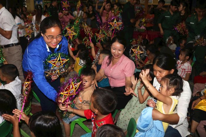 Nậm Cắn là xã biên giới còn nhiều khó khăn của huyện Kỳ Sơn, Nghệ An, 100% dân số là đồng bào dân tộc thiểu số Khơ Mú, Thái và Mông.