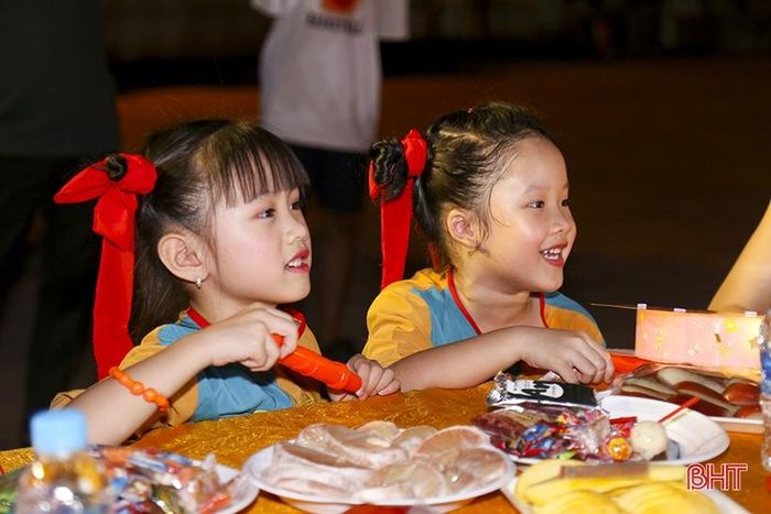 Các đơn vị, địa phương nỗ lực tổ chức các hoạt động vui tết Trung thu cho các em thiếu nhi vui tươi, đầm ấm, lành mạnh, ý nghĩa.