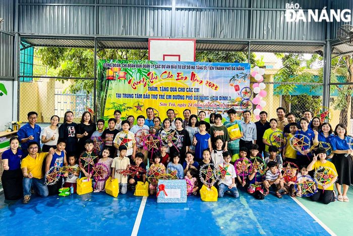 Những món quà ý nghĩa trao tặng đến các em nhỏ tại Trung tâm bảo trợ trẻ em đường phố Đà Nẵng - Gia đình 3.
