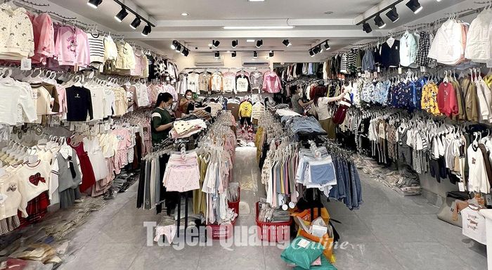 Shop Heo Kisd với hàng trăm mẫu mã đa dạng kiểu dáng, chất liệu phù hợp từng độ tuổi của bé.