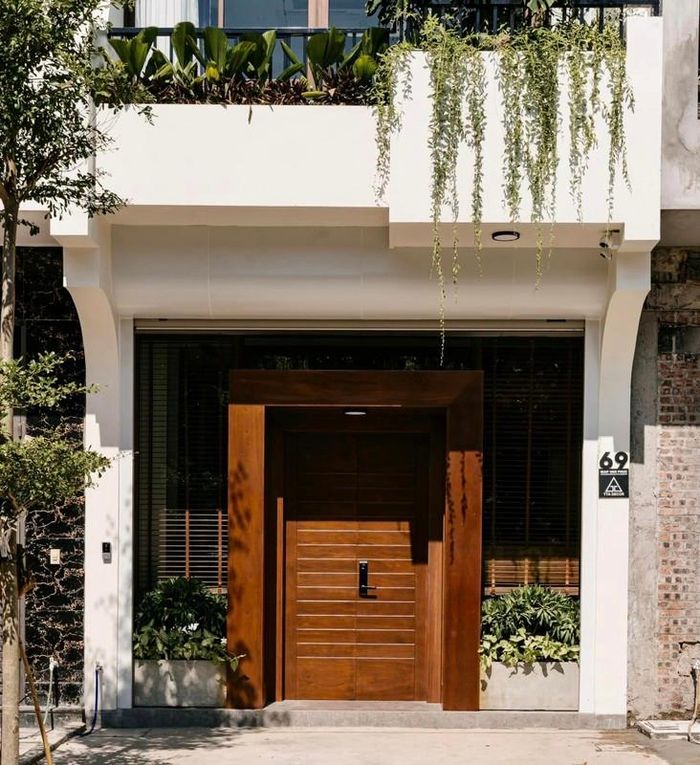 Đầu năm nay, Quế Vân mua mảnh đất gần 100 m2 ở thành phố Bắc Giang và tìm kiến trúc sư thiết kế một không gian sống thoải mái, tiện nghi và gần gũi với thiên nhiên, phá bỏ định kiến về nhà ống thiếu sáng, thiếu gió và bí bách ở Việt Nam.