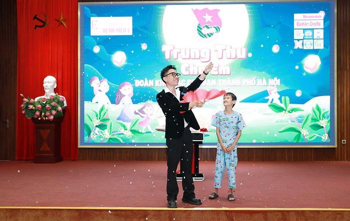 ... và thưởng thức màn ảo thuật đặc sắc.