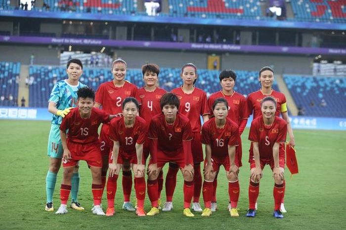 Các nữ cầu thủ vô cùng mong mỏi sự có mặt của những người đồng hương ở sân Ôn Châu, dù là phóng viên hay CĐV. Ảnh Hoàng Linh