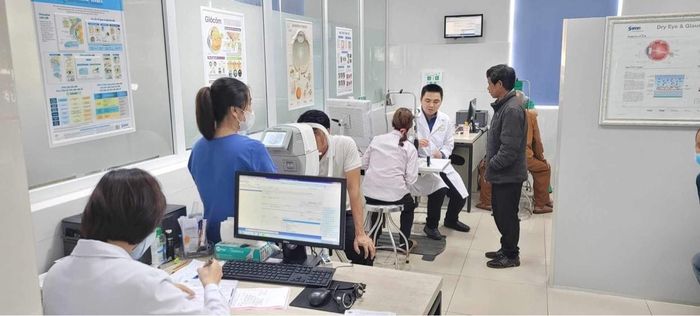 Dịch đau mắt đỏ lây lan nhanh, đặc biệt tại các trường học.
