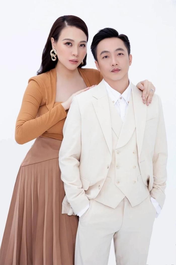 Nổi tiếng với hình tượng doanh nhân đình đám nhưng khi về nhà, Cường Đô La vẫn đứng sau "nóc nhà".