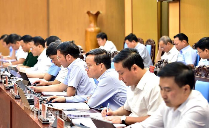  Lãnh đạo các sở, ngành dự phiên họp.