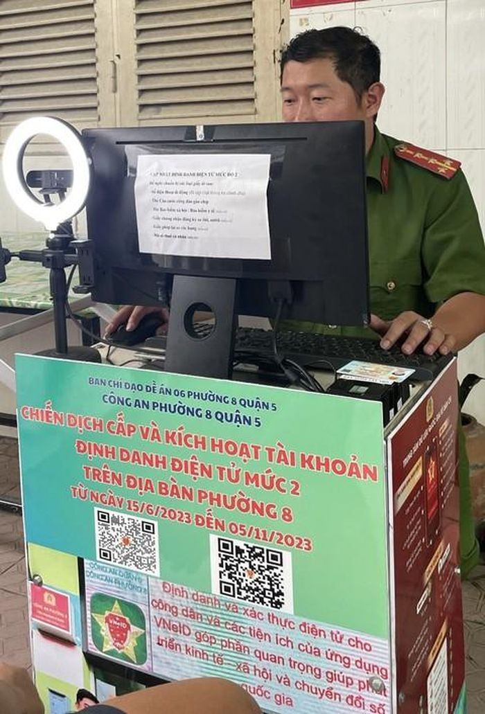 Thực hiện cấp tài khoản định danh điện tử mức 2 tại khu phố