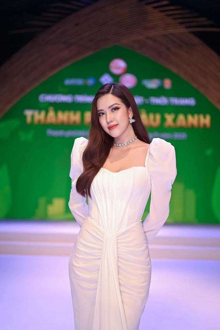 Nhờ hình thể và sắc vóc, Thu Hà còn được gợi ý thi hoa hậu