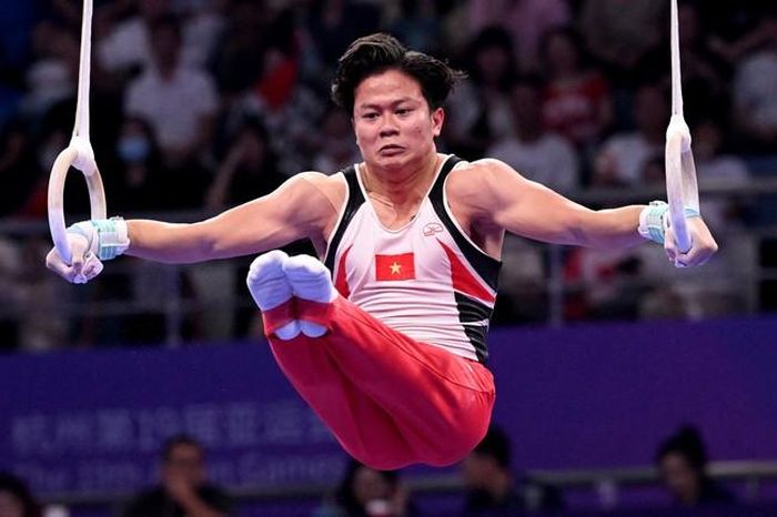 Nguyễn Văn Khánh Phong giành tấm HCB ASIAD 19 nhờ thành công trong việc nâng độ khó. ẢNH: TTXVN
