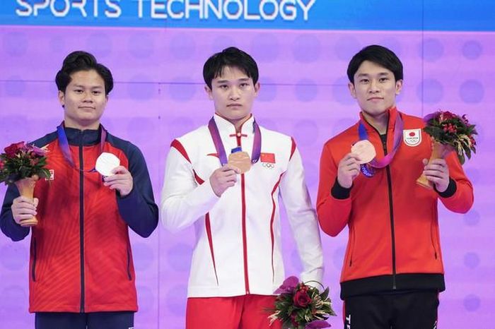 Nguyễn Văn Khánh Phong giành tấm HCB lịch sử cho đội nam thể dục. ẢNH: TTXVN