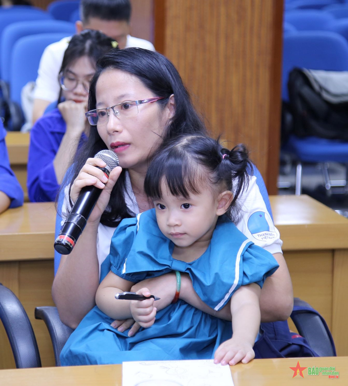 Các đại biểu chia sẻ tại diễn đàn.