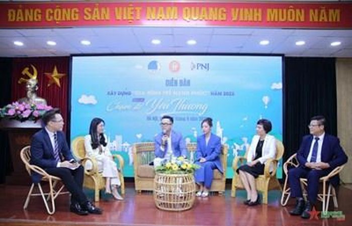 Diễn đàn “Chạm để yêu thương” nhằm cung cấp kỹ năng gìn giữ hạnh phúc gia đình, đưa góc nhìn tích cực về đời sống hôn nhân tới các bạn trẻ.
