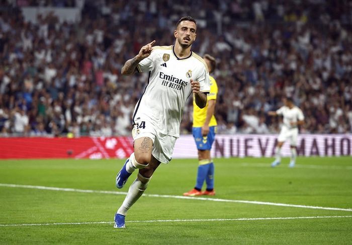 Joselu ăn mừng bàn thắng cho Real