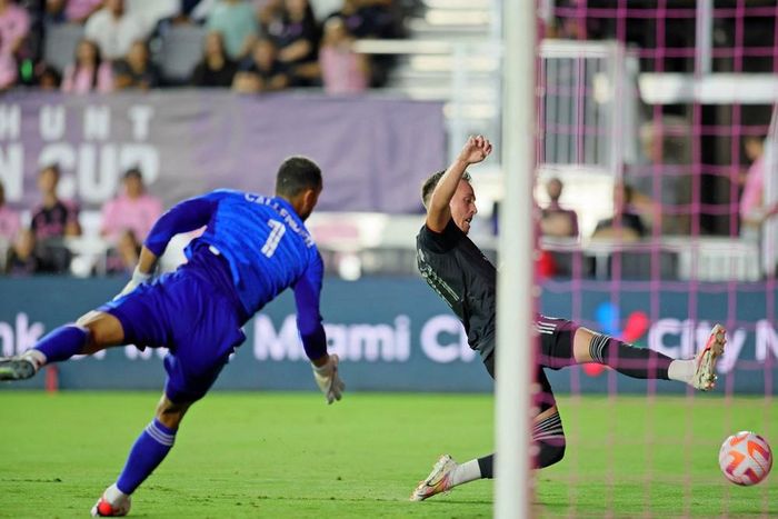 Những nỗ lực không ngừng nghỉ của Inter Miami chỉ giúp họ có bàn danh dự ở phút bù giờ thứ nhất nhờ công của Martinez