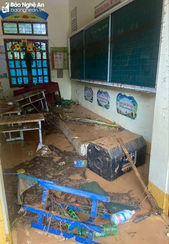  Nhiều phòng học ở điểm trường Tà Sỏi bị hư hỏng. Ảnh: N.T 