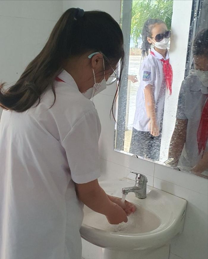  Rửa tay bằng xà phòng là biện pháp hữu hiệu phòng, chống dịch đau mắt đỏ. 