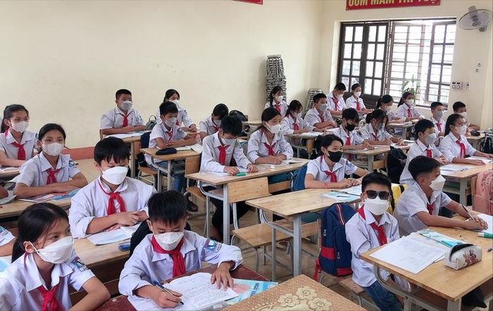  Trường THCS số 1 Bảo Hà thực hiện nghiêm các biện pháp phòng, chống dịch đau mắt đỏ cho học sinh. 