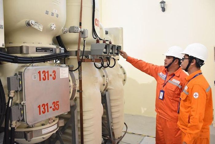 EVNHANOI nỗ lực để bảo đảm cung ứng điện an toàn, liên tục.