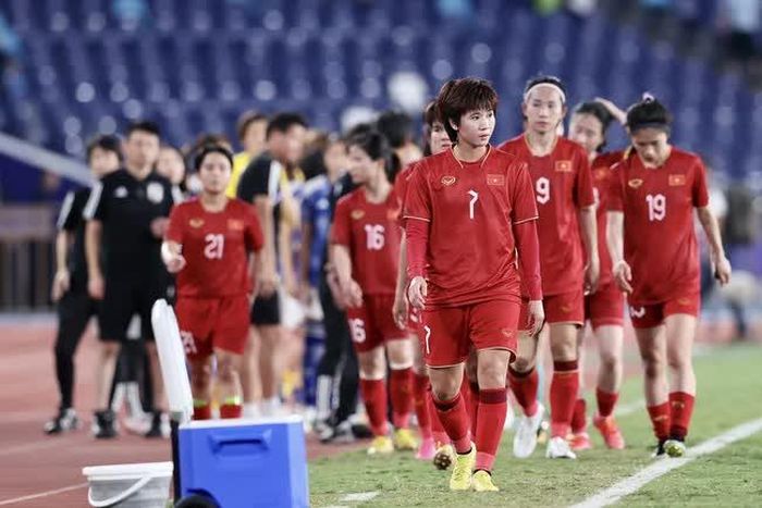 Các cô gái Việt Nam đã không thể vượt qua vòng bảng ASIAD 19 dù rất nhiều kỳ vọng. Ảnh Hoàng Linh