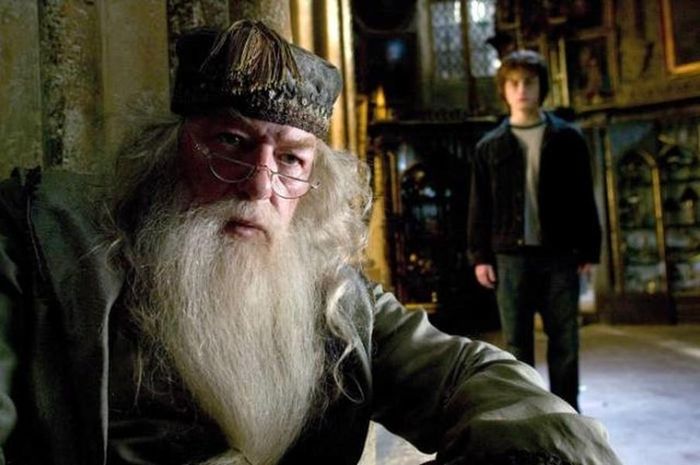 Dù thành công với vai diễn thầy Albus Dumbledore, ông khiêm tốn khi nói rằng “tôi chỉ đơn giản là đóng vai chính mình với bộ râu rậm rạp và chiếc áo choàng dài”.