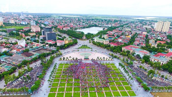  Người yêu thành Vinh luôn trăn trở, mong mỏi và kỳ vọng: “Bao giờ Vinh là thành phố trực thuộc Trung ương?”. Ảnh: Sách Nguyễn 
