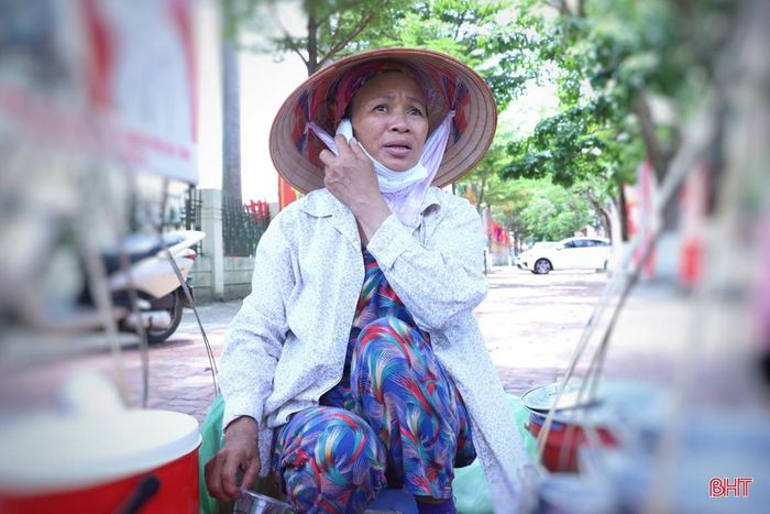 Các dì cũng trở thành những người bán hàng online “chuyên nghiệp”.
