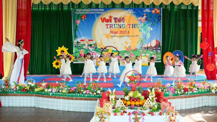 Các cháu thiếu nhi TP. Sông Công vui Tết Trung thu.