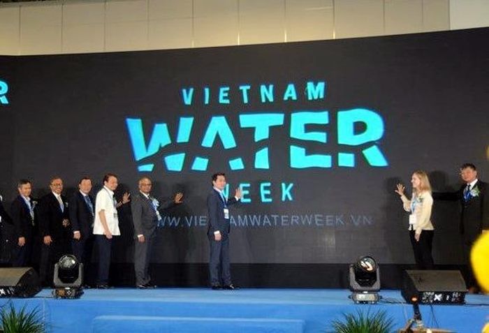 Đại biểu tham gia nghi thức khai mạc Tuần lễ ngành Nước Việt Nam 2023.